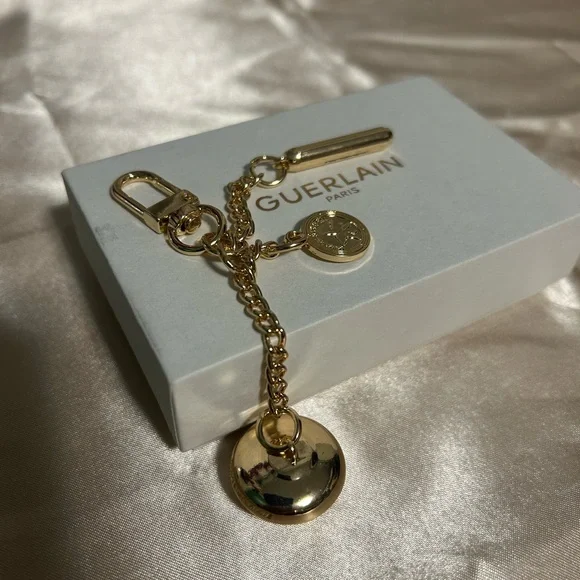 Guerlain Gift Key Chain Gift Box - Picture 4 of 7